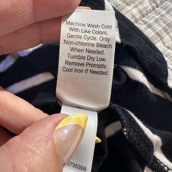 Apt. 9 Black And White Striped Sleeveless Wrap Detailed, Size 1X - Picture 10 of 10